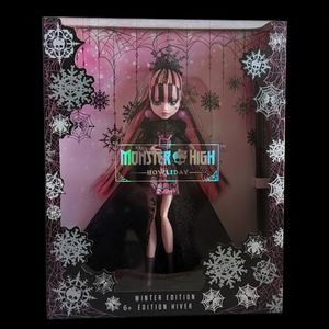 Monster HIGH Howliday Winter Edition 2022 NEW Draculaura Doll